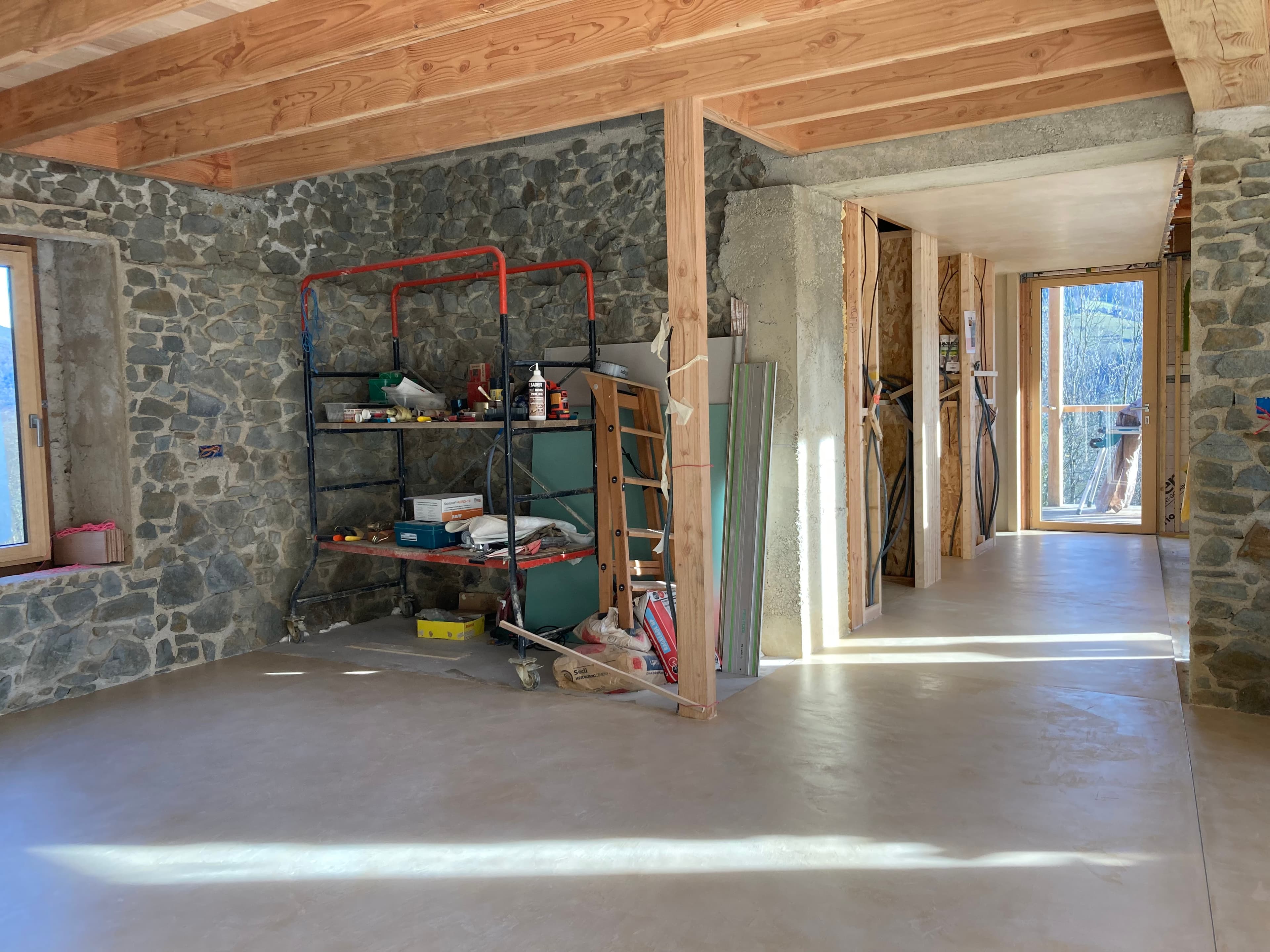 Sol béton ciré pièce de vie